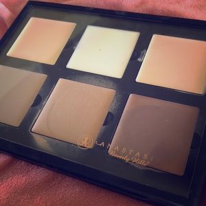 Anastasia Beverly Hills crime contour in fair